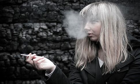 Was ist der Traum einer rauchenden Frau 